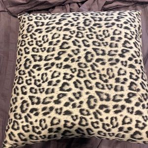 Leopard pillow
